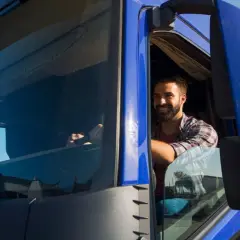 Ile zarabia kierowca tira w Holandii? Sprawdź, co wpływa na pensję