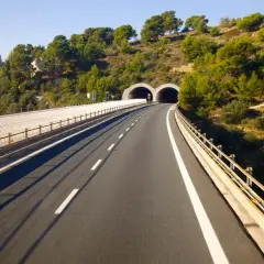 Autostrady we Włoszech: Czy są płatne? Odkryj ukryte koszty!