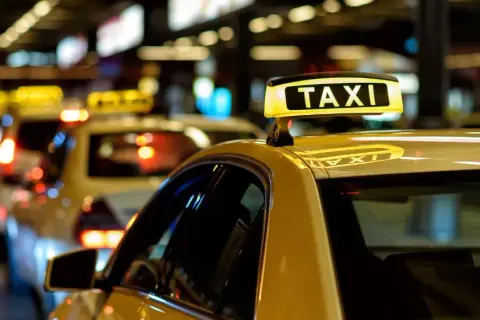 Ile kosztuje taxi z lotniska Chopina na dworzec Zachodni? Sprawdź ceny!