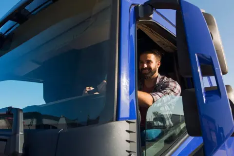 Ile zarabia kierowca tira w Holandii? Sprawdź, co wpływa na pensję
