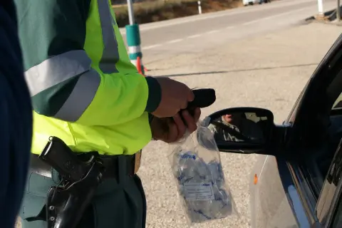Kiedy policja może badać alkomatem? Zrozum swoje prawa i konsekwencje