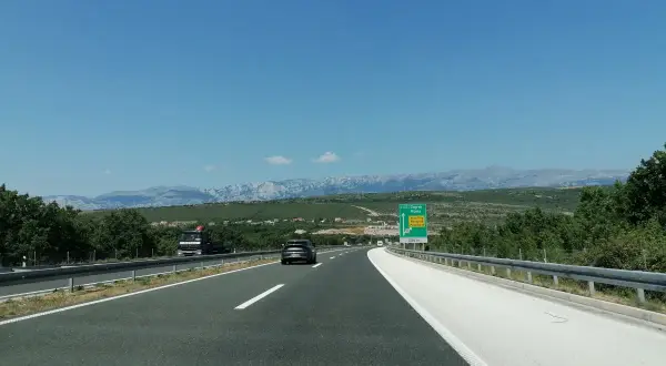 Ile kosztuje autostrada do Makarskiej? Sprawdź ukryte opłaty!
