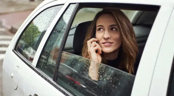 Co to jest Uber taxi i dlaczego warto z niego korzystać?