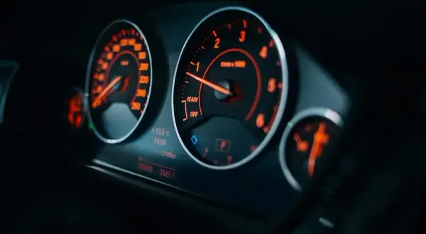 Jakie obroty silnika benzynowego na autostradzie dla oszczędności paliwa