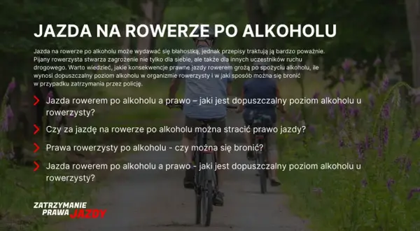Dwie osoby jadące rowerami po ścieżce, z tekstem ostrzegającym przed jazdą rowerem po alkoholu.