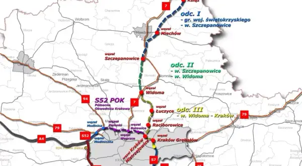 Mapa przedstawia przebieg drogi ekspresowej S7 i S52, z zaznaczonymi odcinkami, węzłami i miastami w okolicach Krakowa.