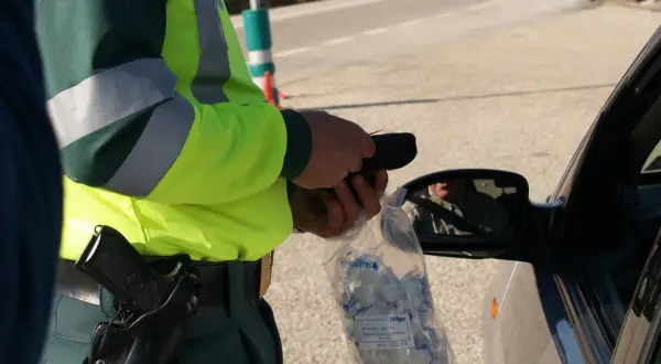 Kiedy policja może badać alkomatem? Zrozum swoje prawa i konsekwencje