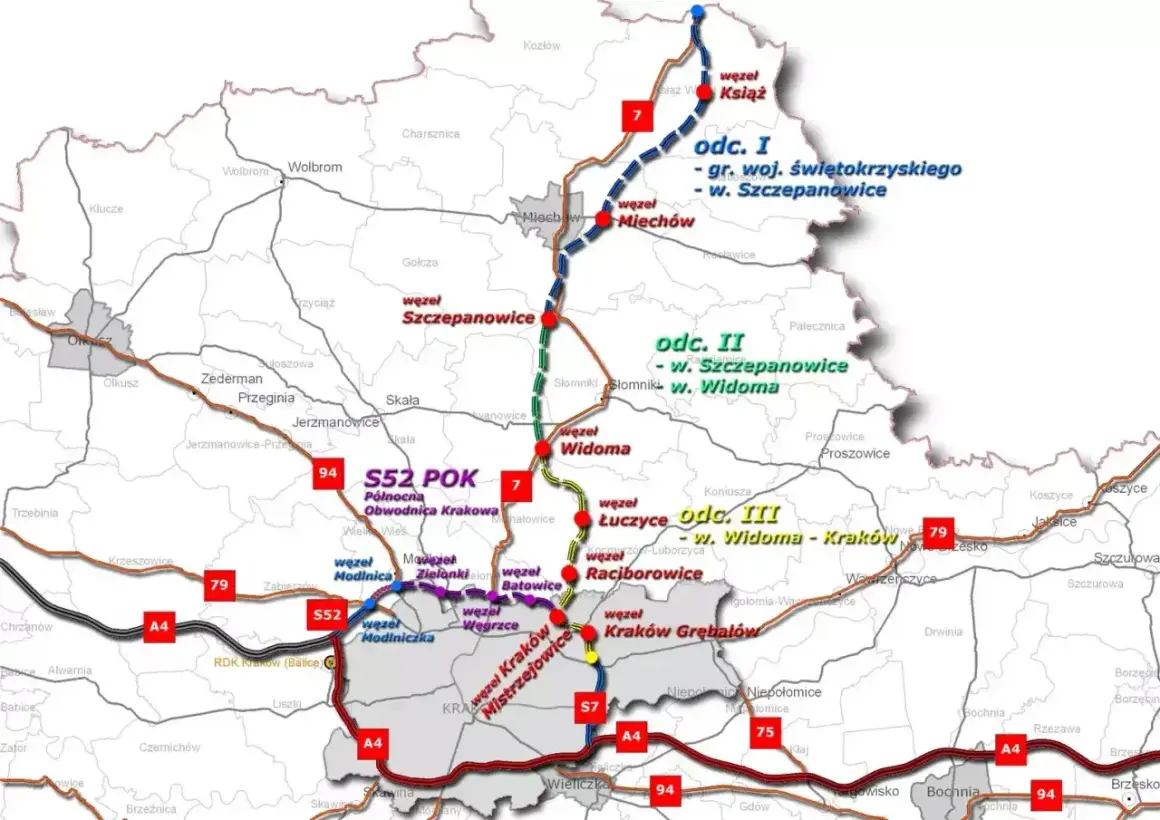 Mapa przedstawia przebieg drogi ekspresowej S7 i S52, z zaznaczonymi odcinkami, węzłami i miastami w okolicach Krakowa.