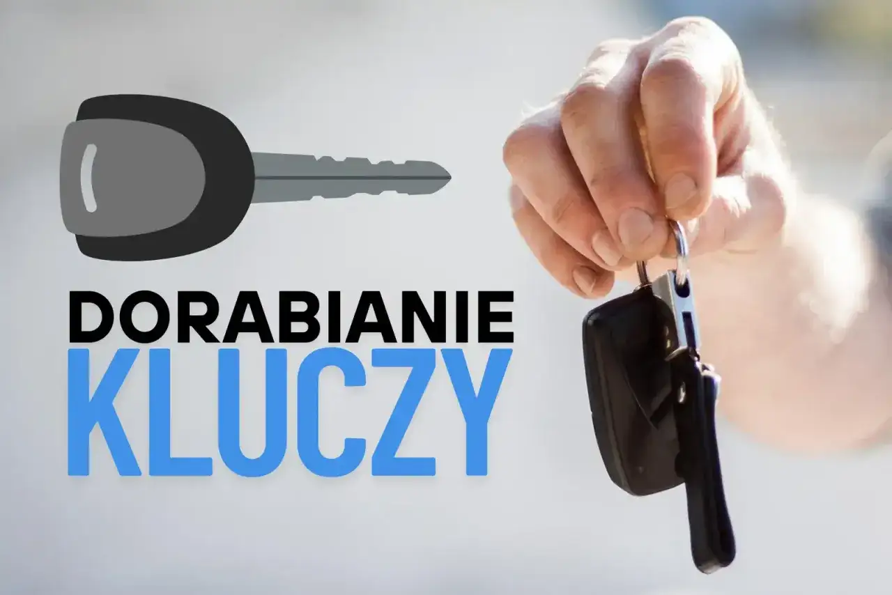 Dłoń trzyma pęk kluczyków samochodowych. Obok grafika klucza i napis 