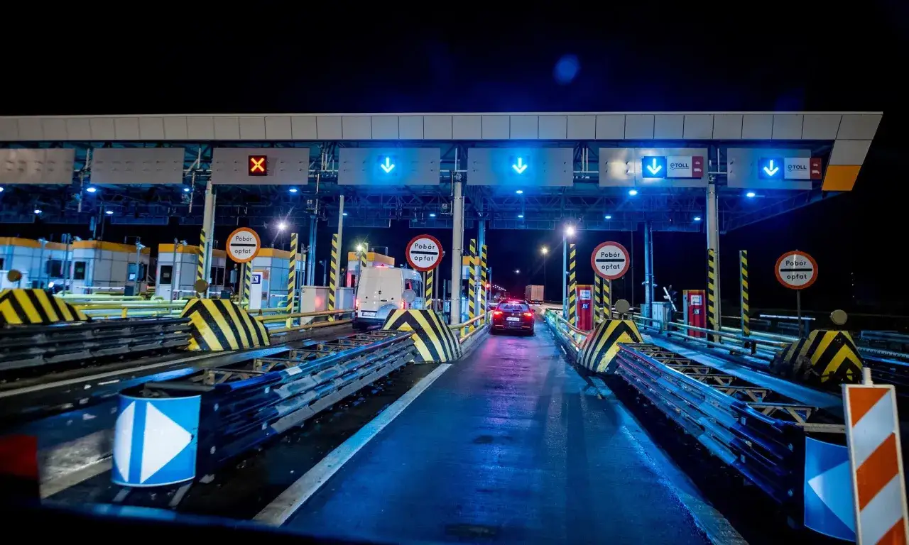 Zdjęcie Czy za przejazd autostradą można płacić kartą? Sprawdź najważniejsze informacje