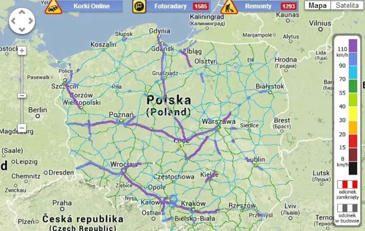Mapa Polski z zaznaczonymi trasami podróży i informacjami o natężeniu ruchu. Kolory na mapie wskazują prędkość, a legendy informują o remontach i zamkniętych odcinkach.