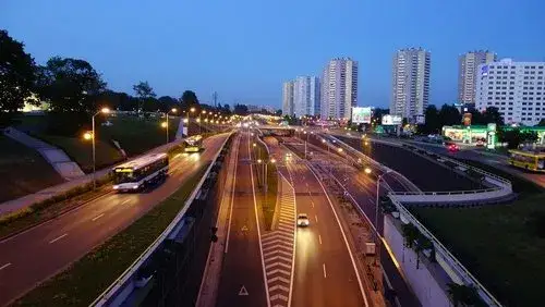 Zdjęcie Ile mogę jechać na autostradzie? Poznaj kluczowe przepisy i limity