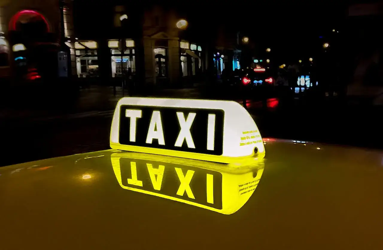 Zdjęcie Ile kosztuje taxi 120 km? Sprawdź ceny w różnych miastach