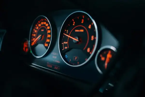 Jakie obroty silnika benzynowego na autostradzie dla oszczędności paliwa